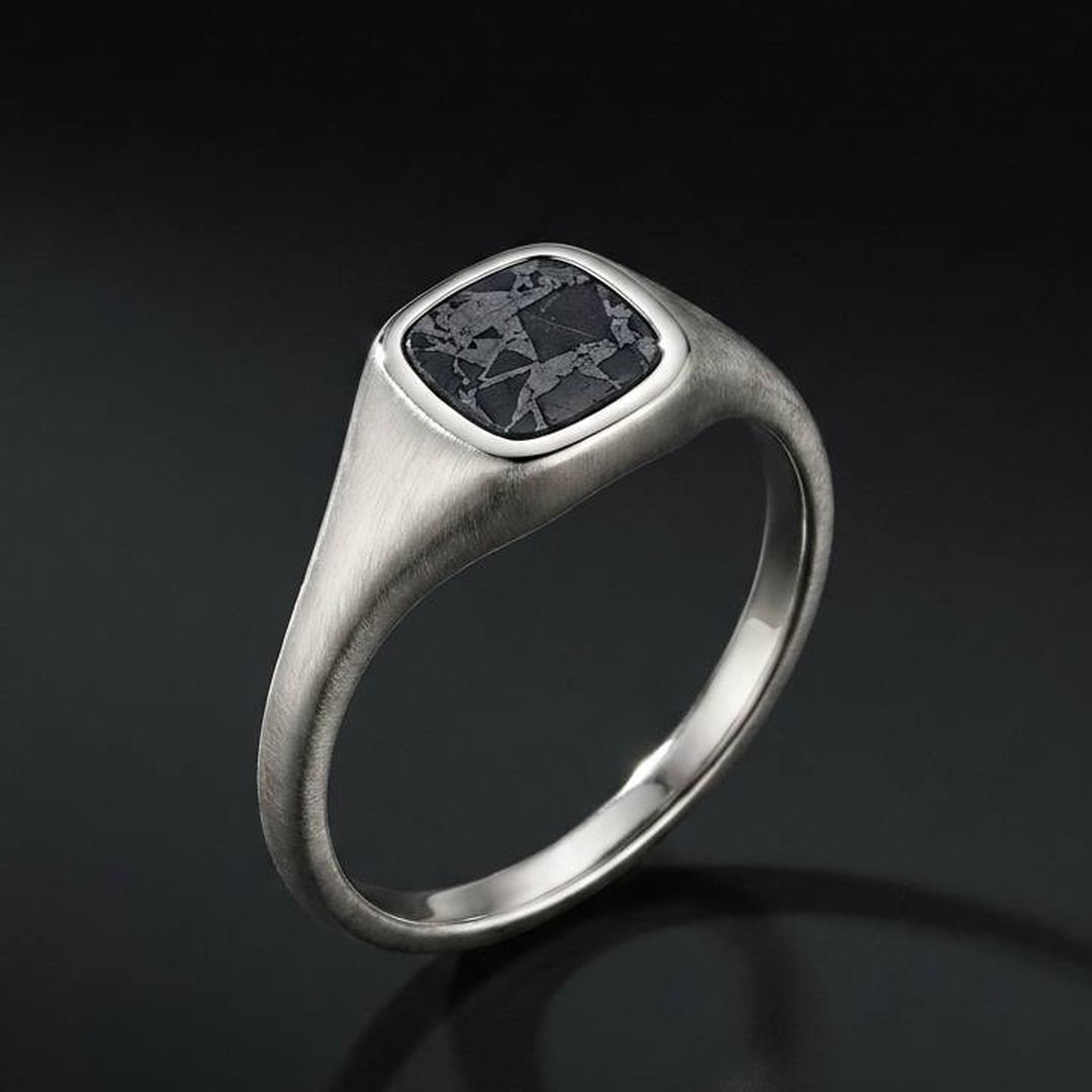 Artemis - Lunar Meteorite - Signet Ring — hero
