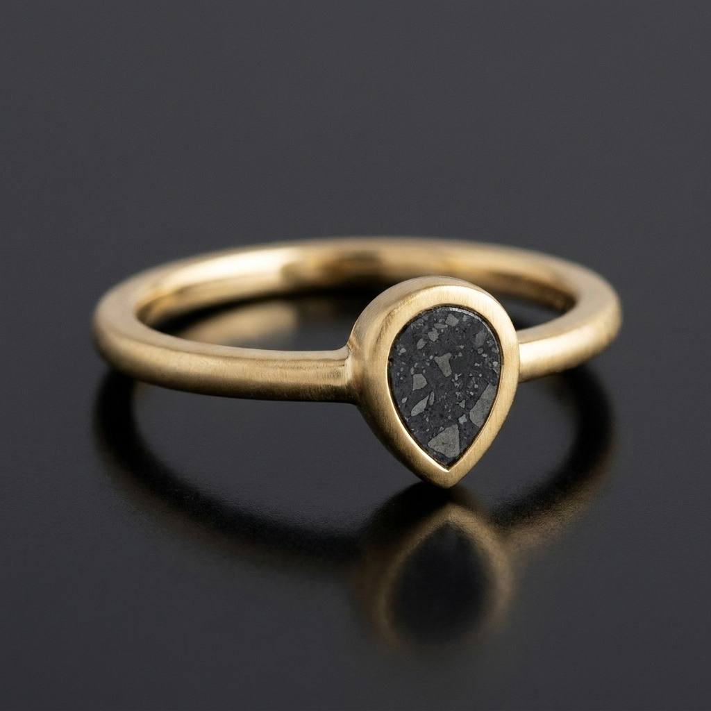 Celeste - Lunar Meteorite - Signet Ring — hero