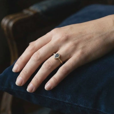 Celeste - Lunar Meteorite - Signet Ring — wearing video