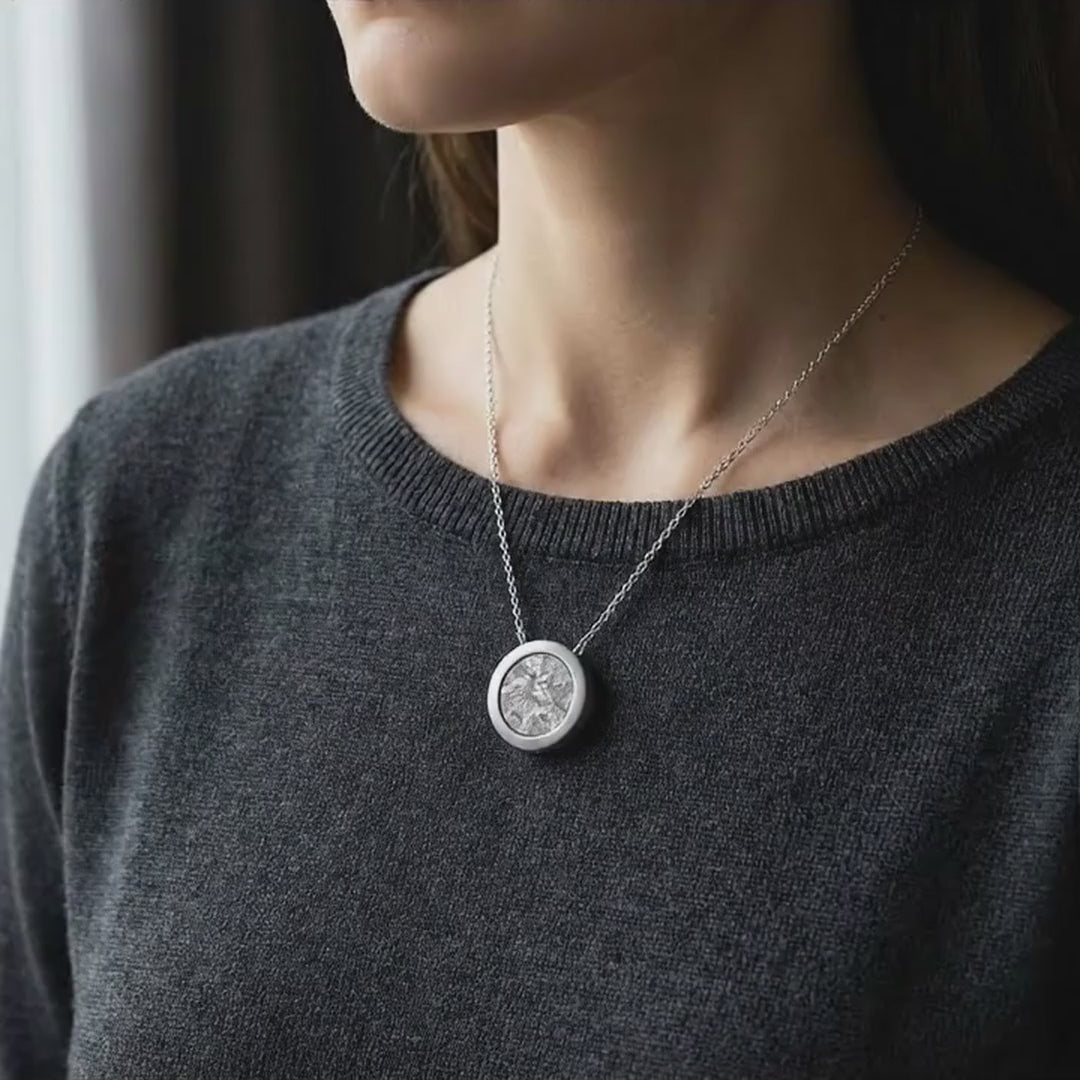 Orbit - Muonionalusta Meteorite - Pendant — wearing video