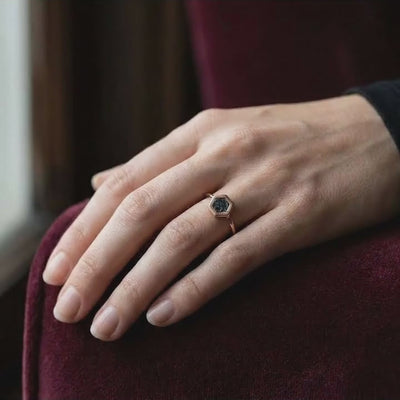 Stella - Lunar Meteorite - Signet Ring — wearing video