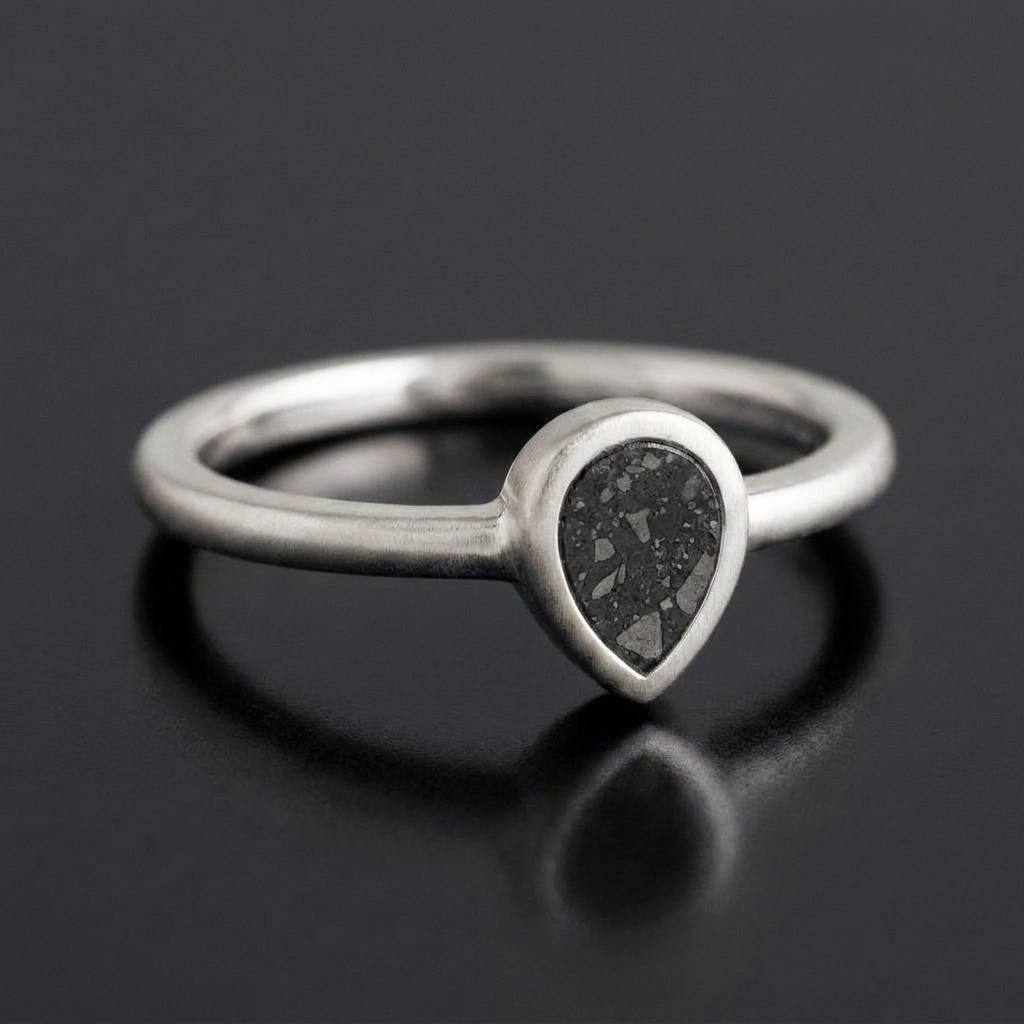 Celeste - Lunar Meteorite - Signet Ring — sterling silver version