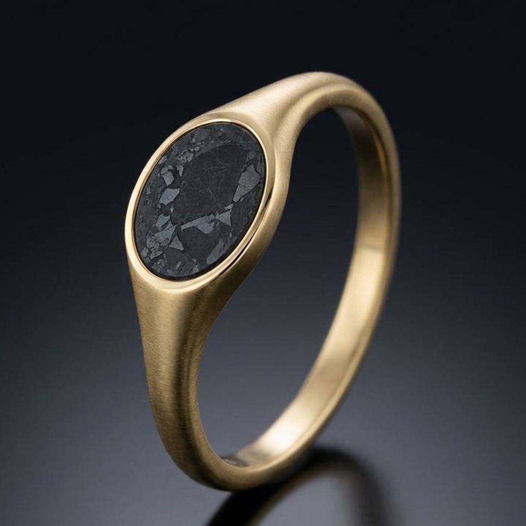 Luna - Lunar Meteorite - Signet Ring — hero